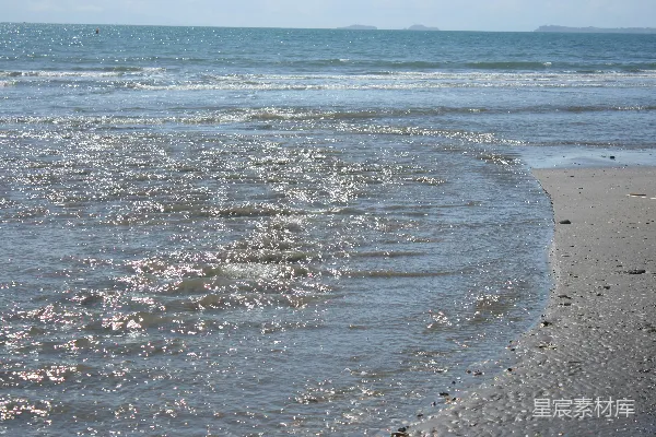 高清摄影 海浪轻拍沙滩