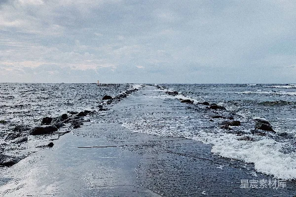 高清摄影 海浪拍打的岩石海岸