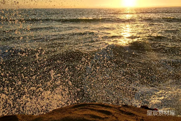 高清摄影 夕阳下的海浪泡沫