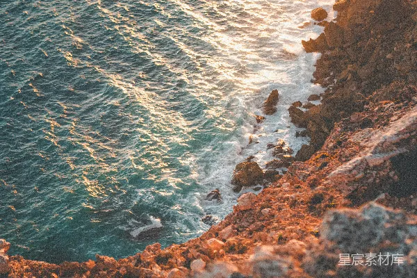 高清摄影 海浪拍打岩石的日落景色