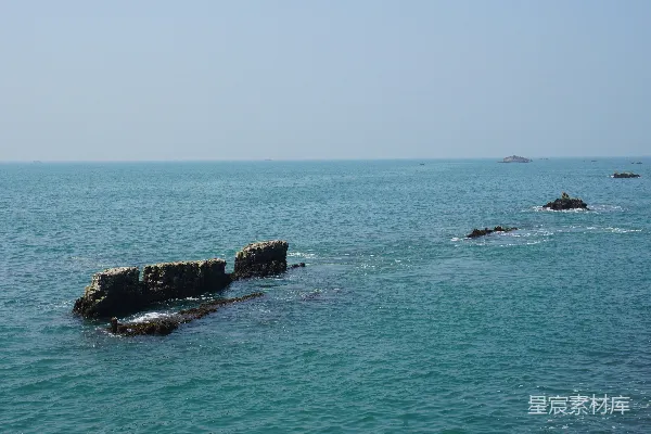 高清摄影 海上的岩石岛