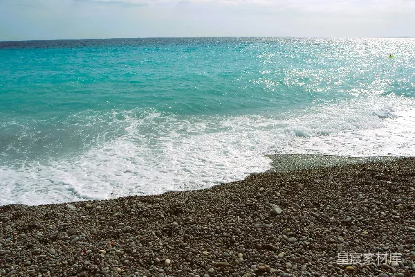 高清摄影 海浪拍打岩石的宁静海岸