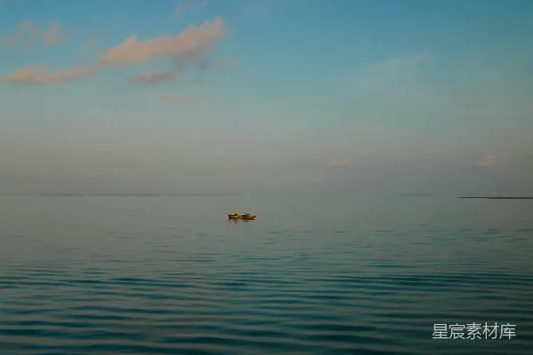 高清摄影 宁静的海景与孤独的小船