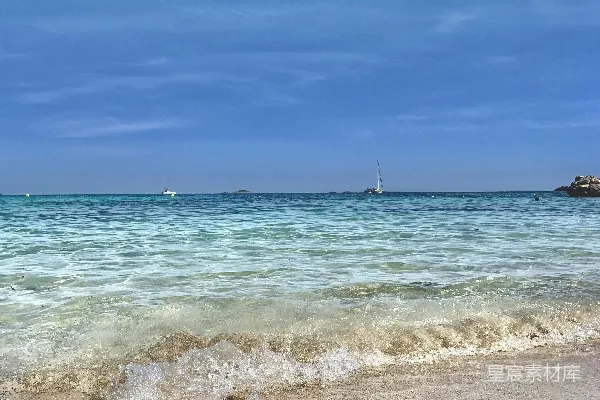 高清摄影 海浪轻拍沙滩