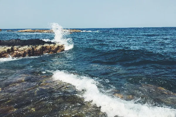高清摄影 海浪拍打岩石