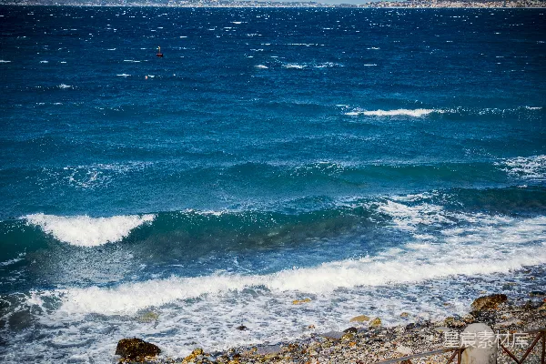 高清摄影 海岸浪花与晴空