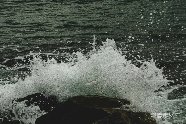 高清摄影 海浪拍打岩石