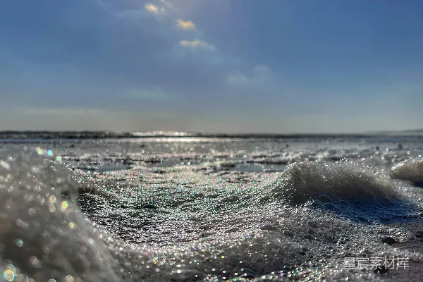 高清摄影 阳光下的海浪泡沫