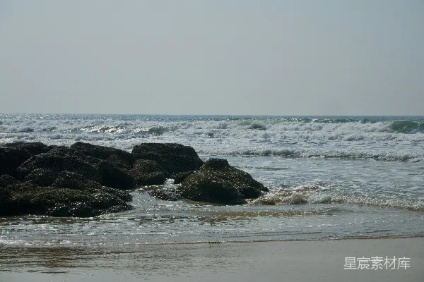 高清摄影 岩石海岸的海浪