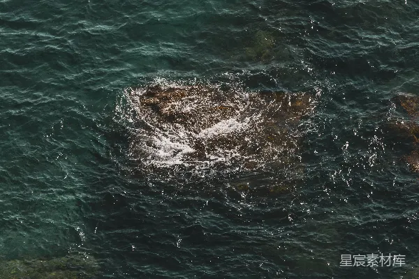 高清摄影 海浪拍打岩石