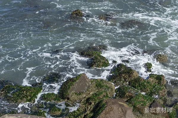 高清摄影 海浪拍打岩石