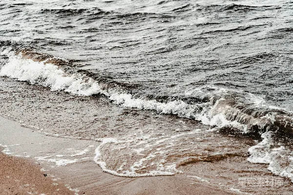 高清摄影 海浪轻拍沙滩