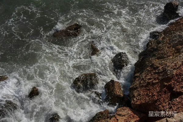 高清摄影 海浪拍打岩石