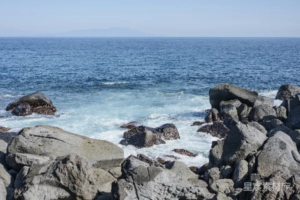 高清摄影 岩石海岸与波涛