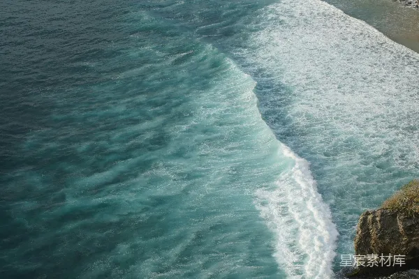 高清摄影 蔚蓝海岸的波浪