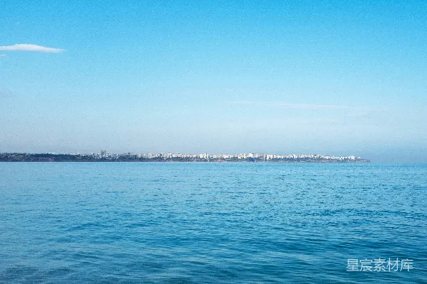 高清摄影 海天一色的宁静海岸线