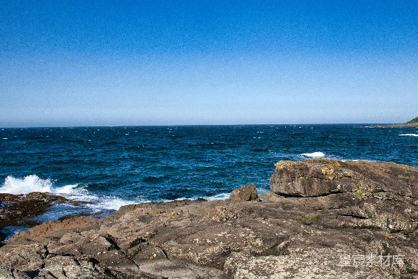 高清摄影 海边的岩石与海浪