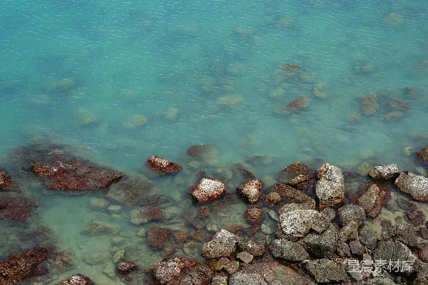 高清摄影 海边岩石与清澈海水