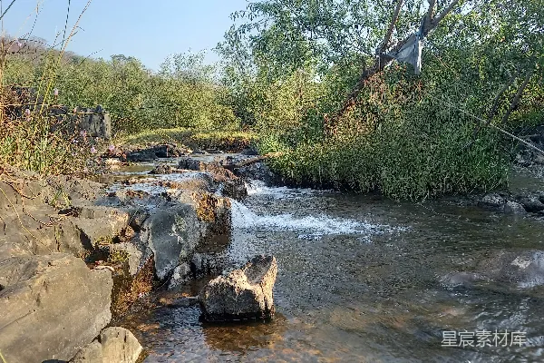 高清摄影 自然河流与岩石景观