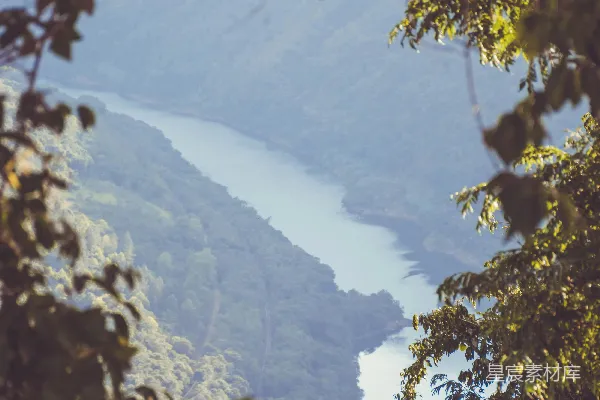 高清摄影 山间河流的自然画卷