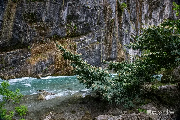 高清摄影 溪流与峭壁