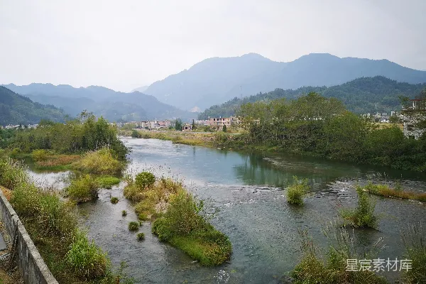 高清摄影 青山绿水间的宁静乡村