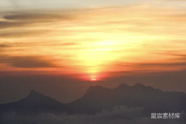 高清摄影 山峦间的日落