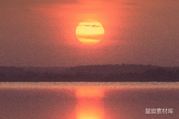 高清摄影 夕阳下的宁静湖面