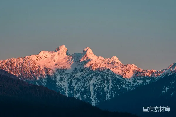 高清摄影 夕阳下的雪山