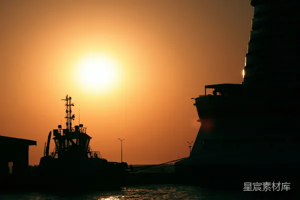 高清摄影 夕阳下的港口剪影