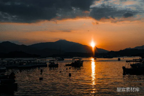 高清摄影 夕阳下的静谧港湾