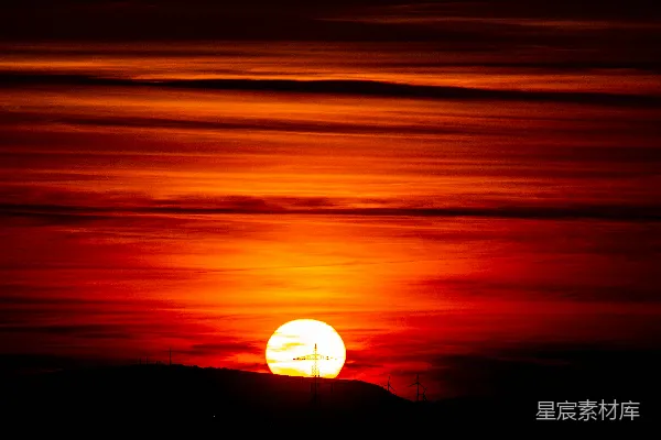 高清摄影 夕阳下的工业与自然