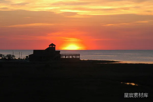 高清摄影 夕阳下的海岸别墅