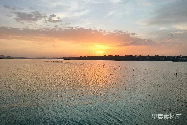 高清摄影 夕阳下的宁静湖面