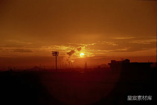 高清摄影 工业夕阳下的城市剪影