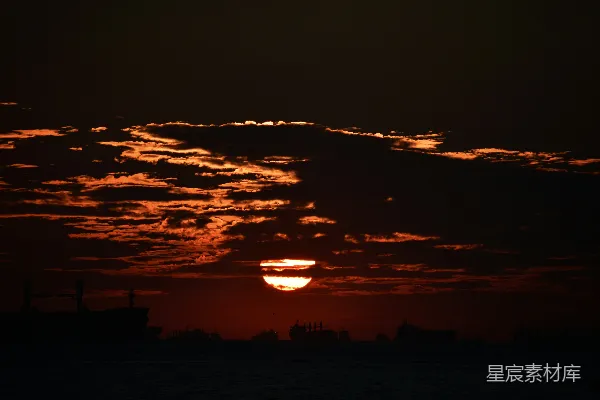 高清摄影 夕阳下的海运