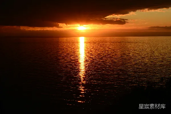 高清摄影 夕阳海景，金色的反射
