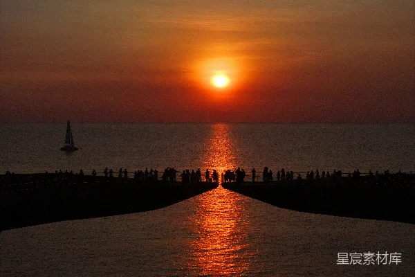 高清摄影 夕阳下的海港剪影