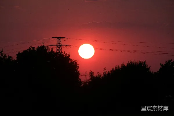 高清摄影 夕阳下的电线塔