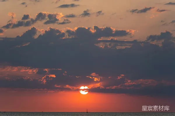 高清摄影 夕阳西下，海面静谧