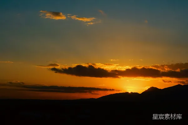 高清摄影 夕阳下的山峦