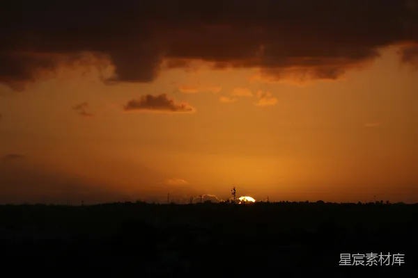 高清摄影 夕阳下的城市轮廓