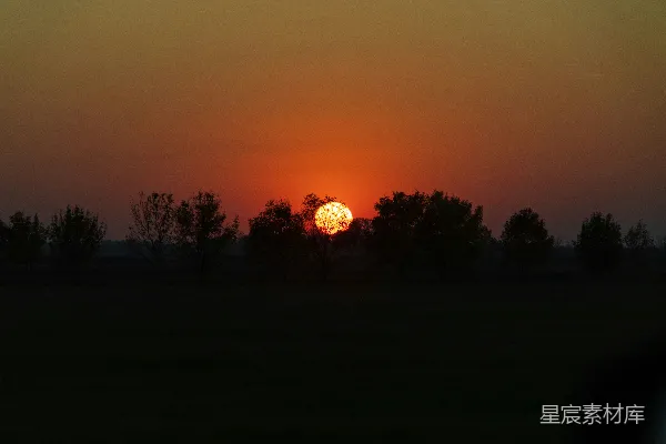 高清摄影 夕阳西下，田野静谧