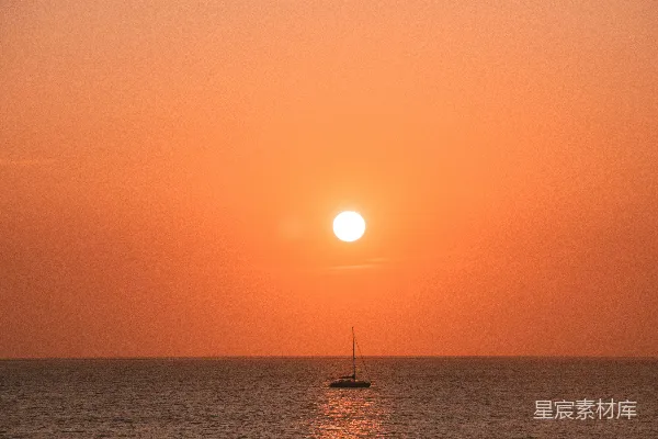 高清摄影 夕阳下的帆船