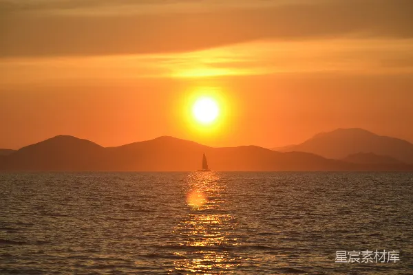 高清摄影 夕阳下的帆船