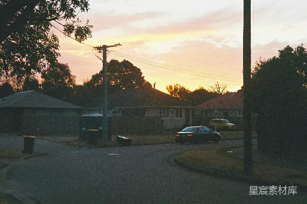 高清摄影 黄昏中的宁静住宅街