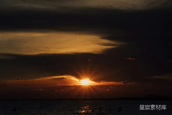 高清摄影 夕阳下的海滩