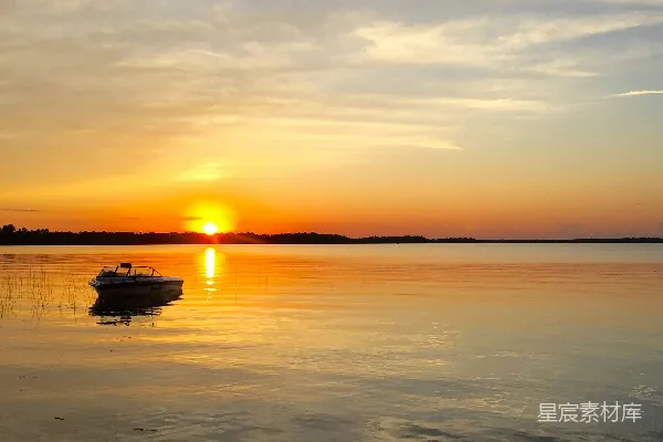 高清摄影 湖畔夕阳静谧时光