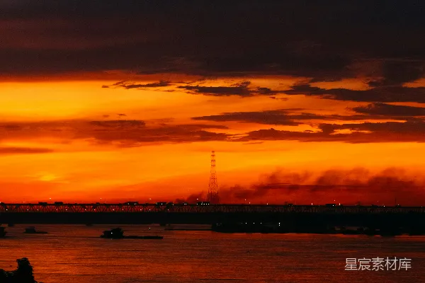 高清摄影 夕阳下的河岸
