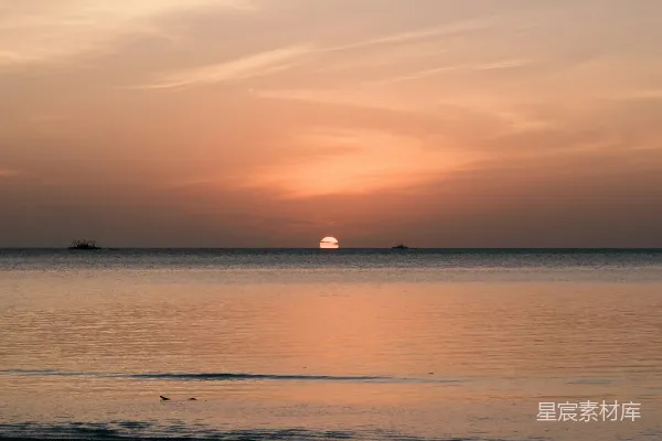 高清摄影 夕阳下的平静海景